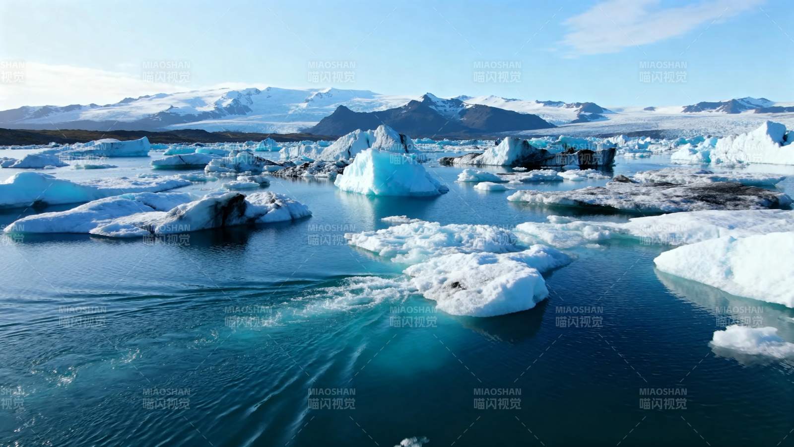 冰川湖景图片