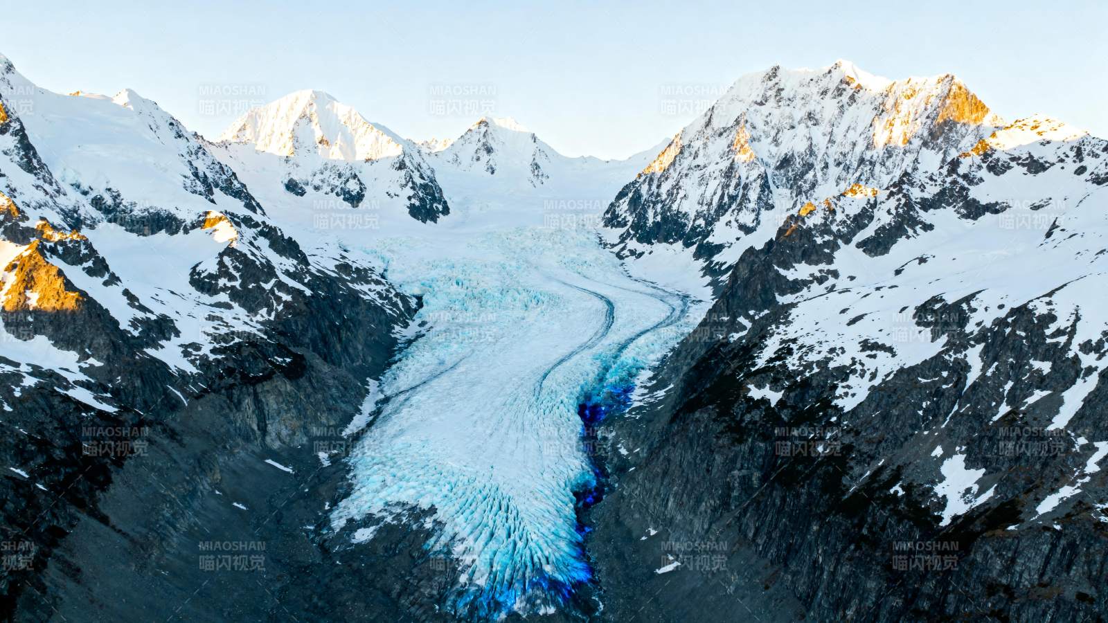 雪山冰川奇景图片