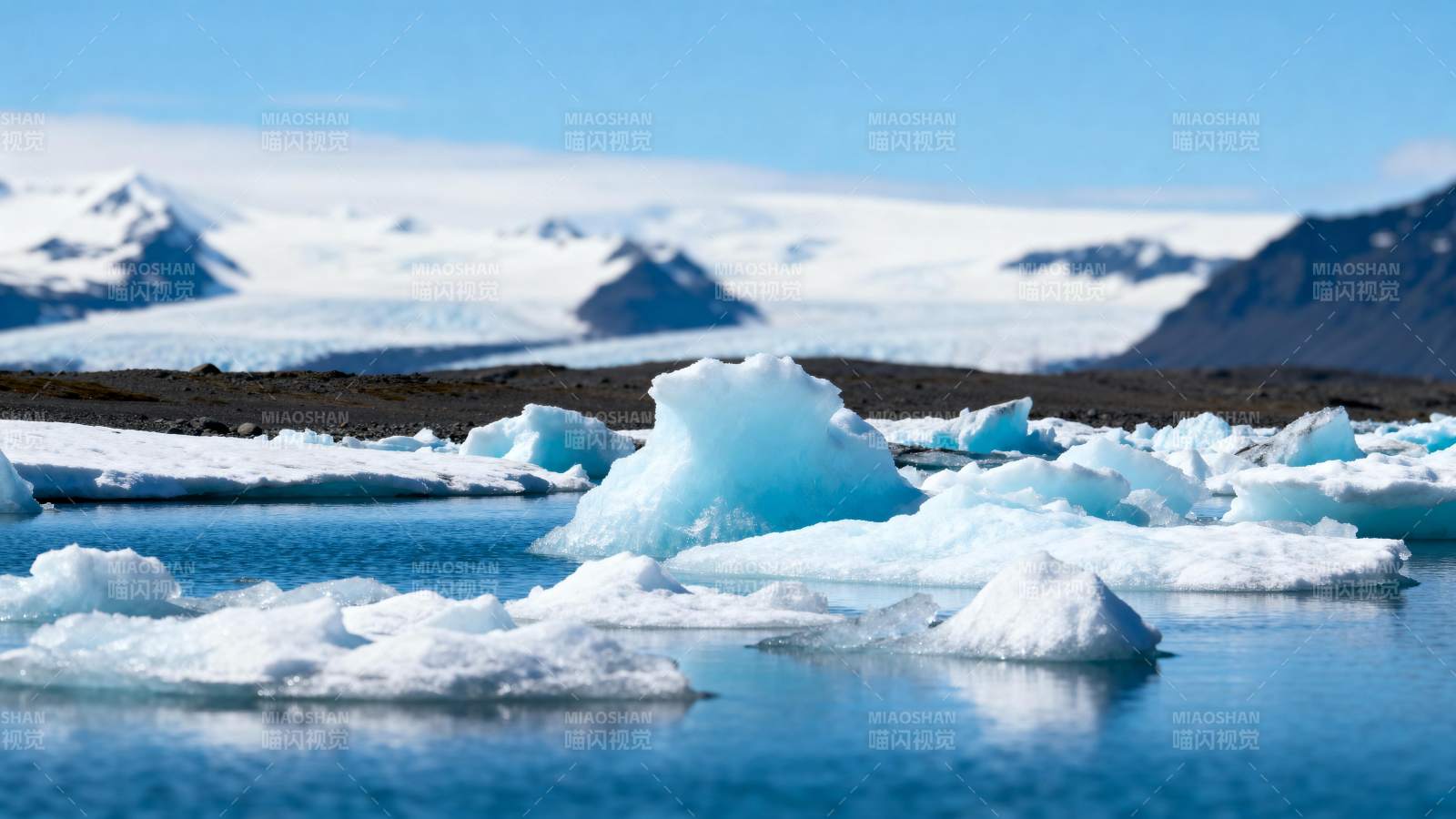 冰川湖景图片