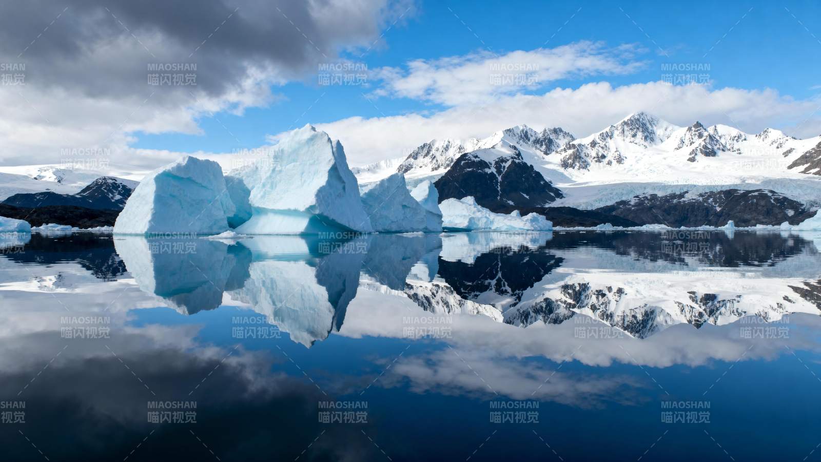 冰川倒影 静谧之美图片