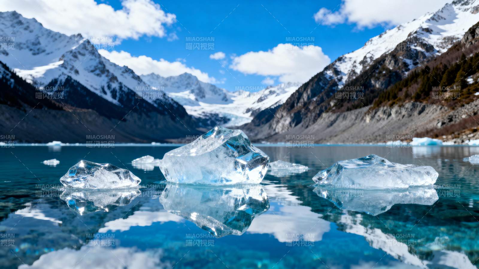 冰湖雪山倒影图片
