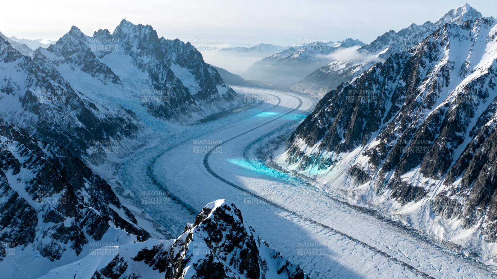 冰川峡谷雪峰图片