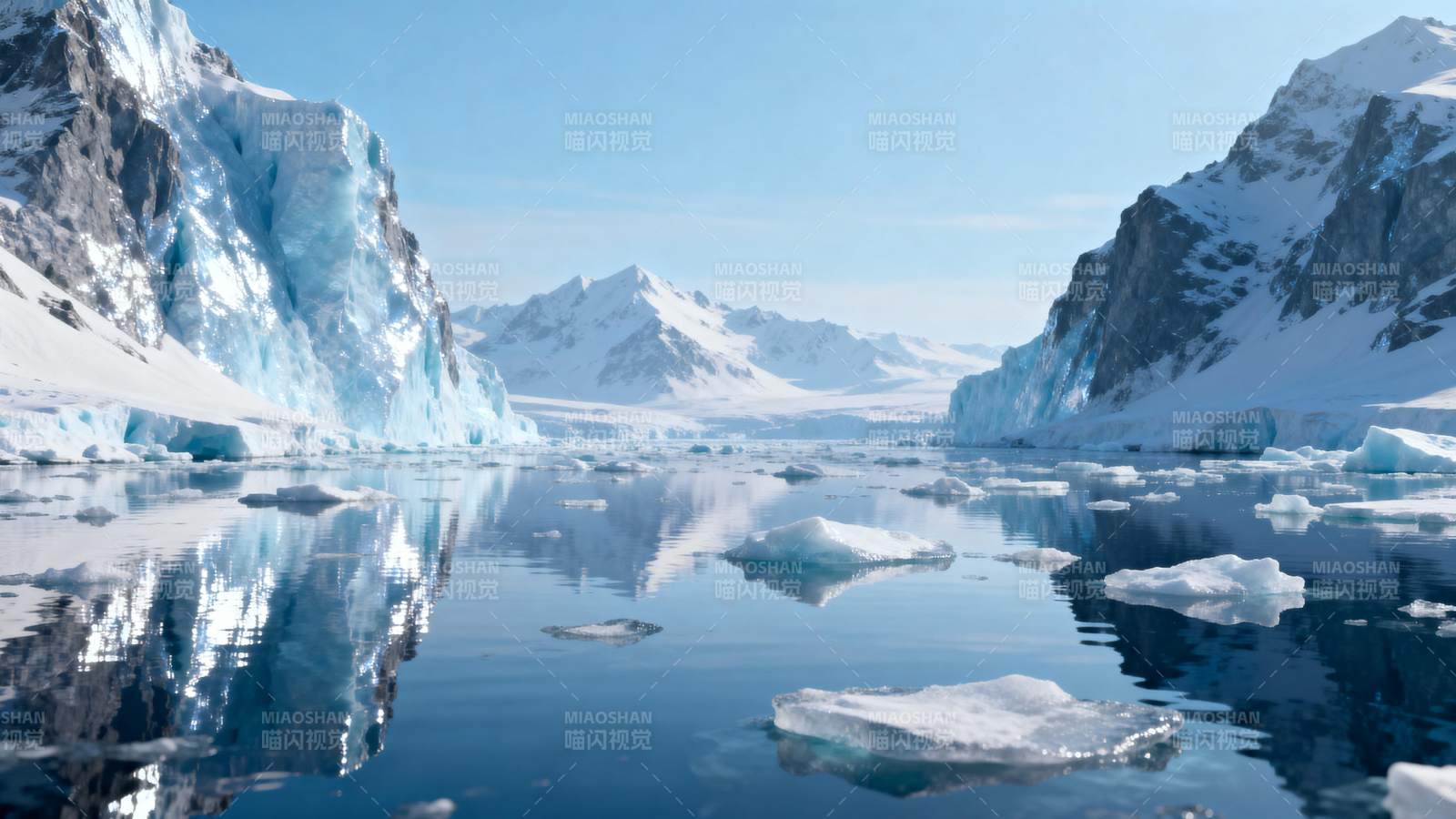 冰川倒影静谧湖图片