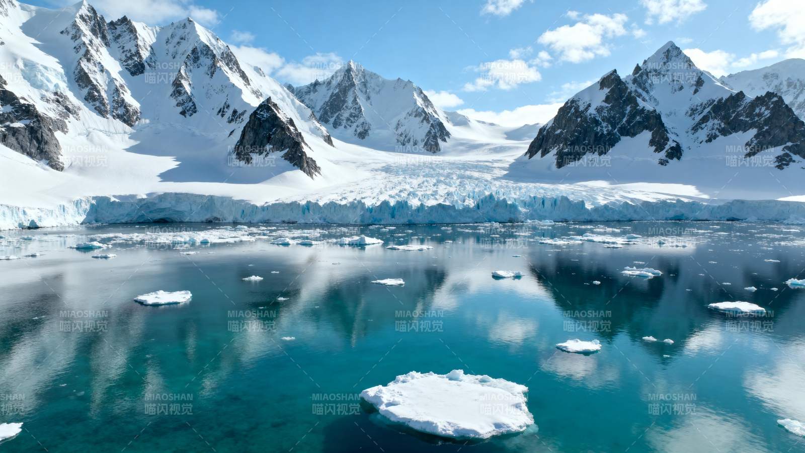 冰川湖景图片