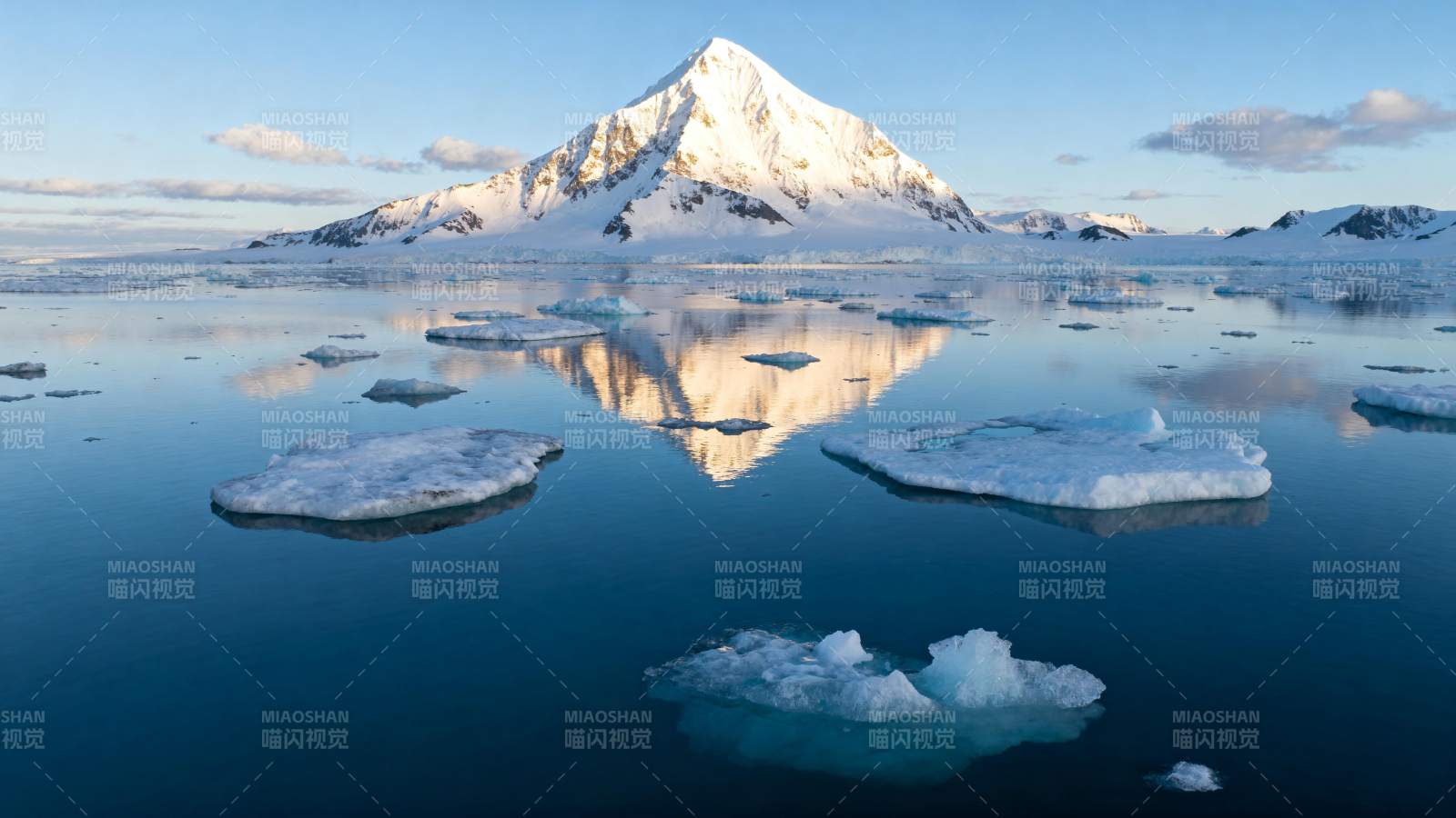 雪山倒影冰海图片