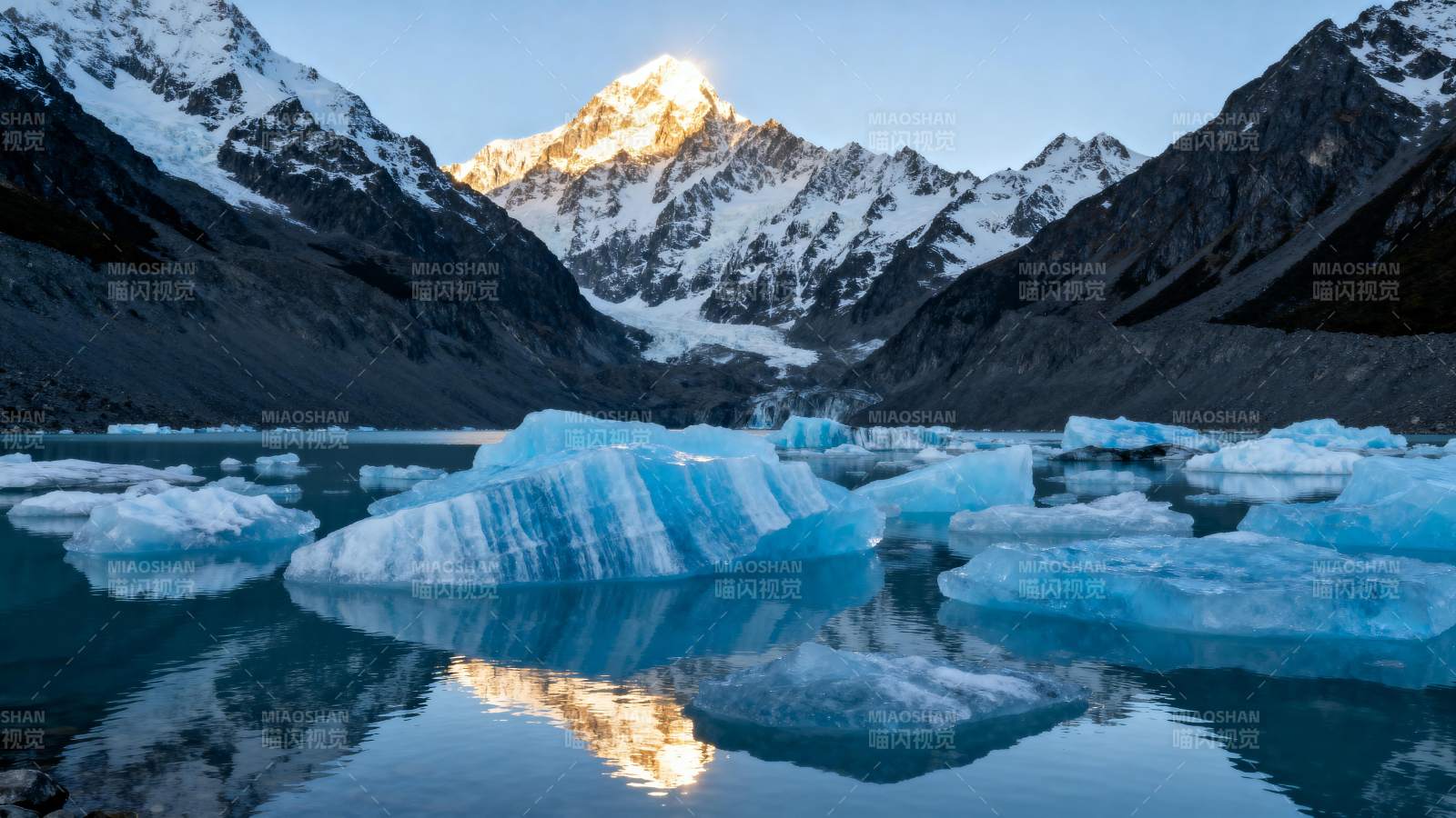雪山冰湖倒影图片