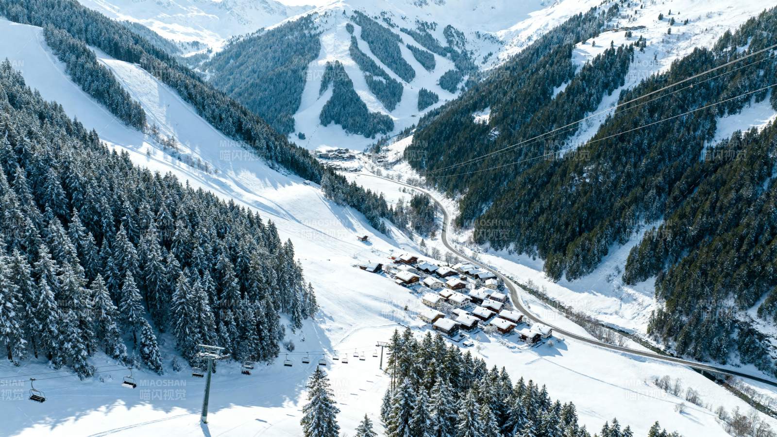 雪岭滑雪胜地图片