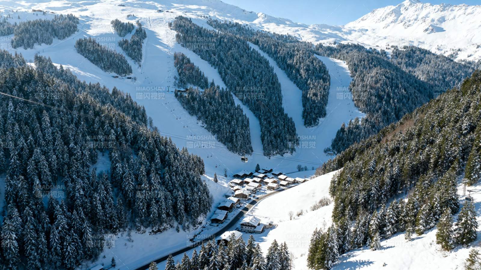 雪岭滑雪胜地图片