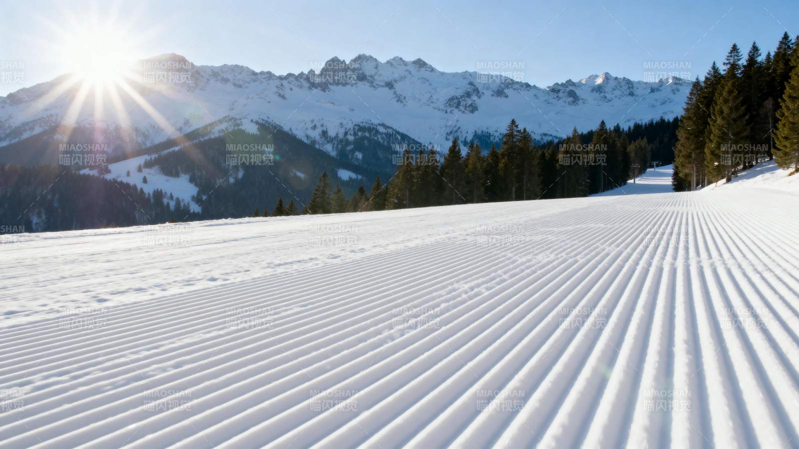 雪道晨光山景图片