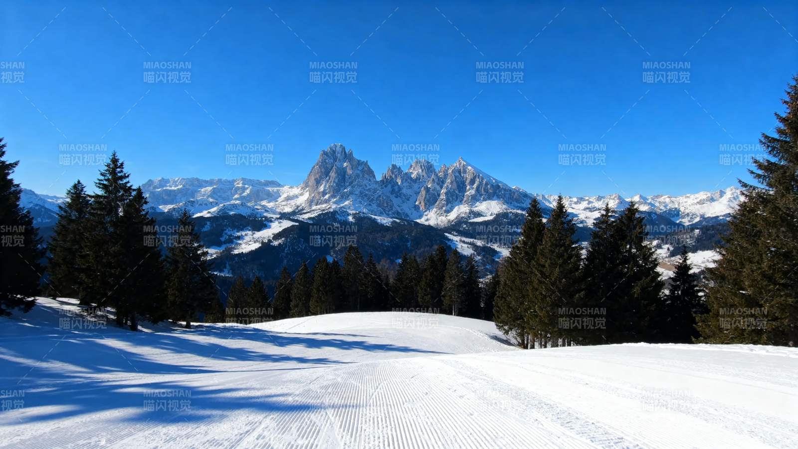 雪山雪道风光图片
