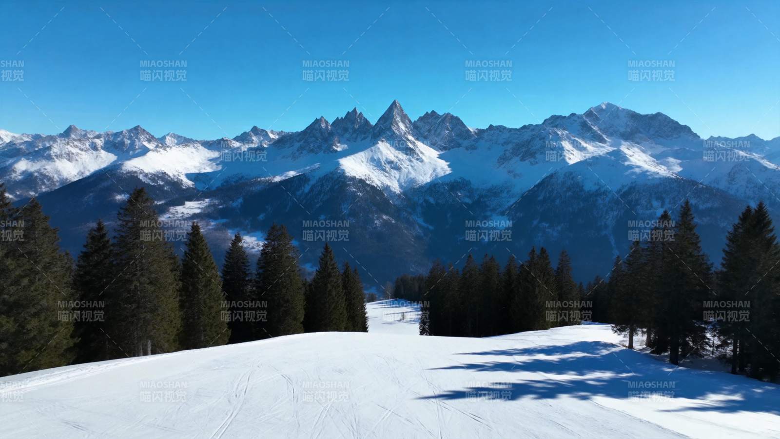 雪山雪道风光图片