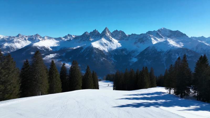 雪山雪道风光图片