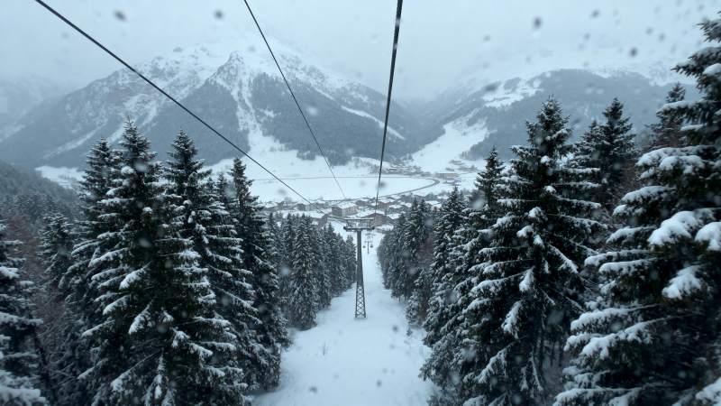 雪岭缆车行图片