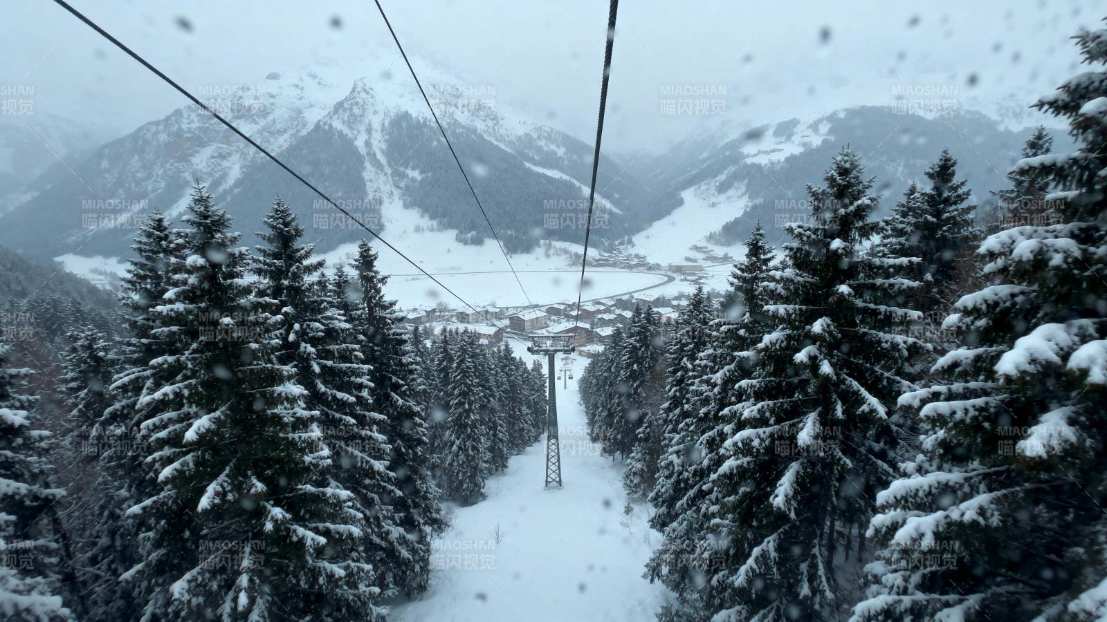 雪岭缆车行图片