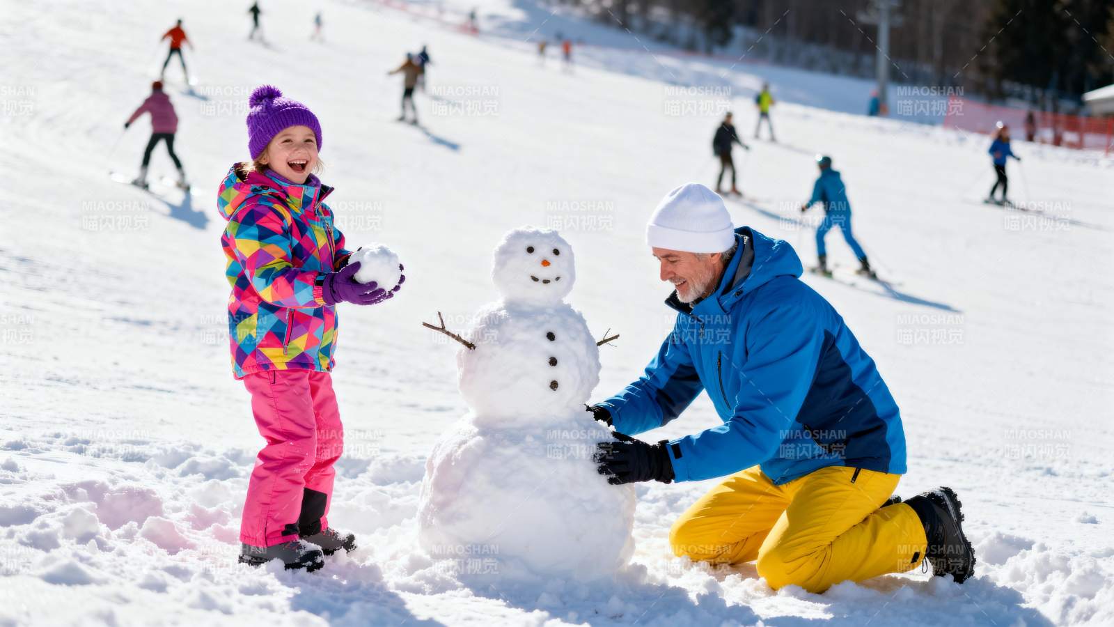 雪地堆雪人图片
