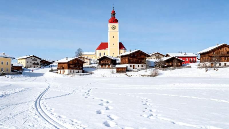 雪乡教堂冬景图片