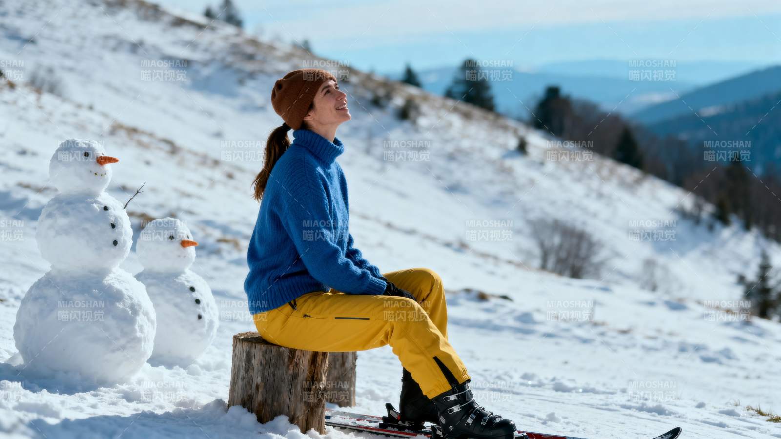 雪地静坐赏景图片