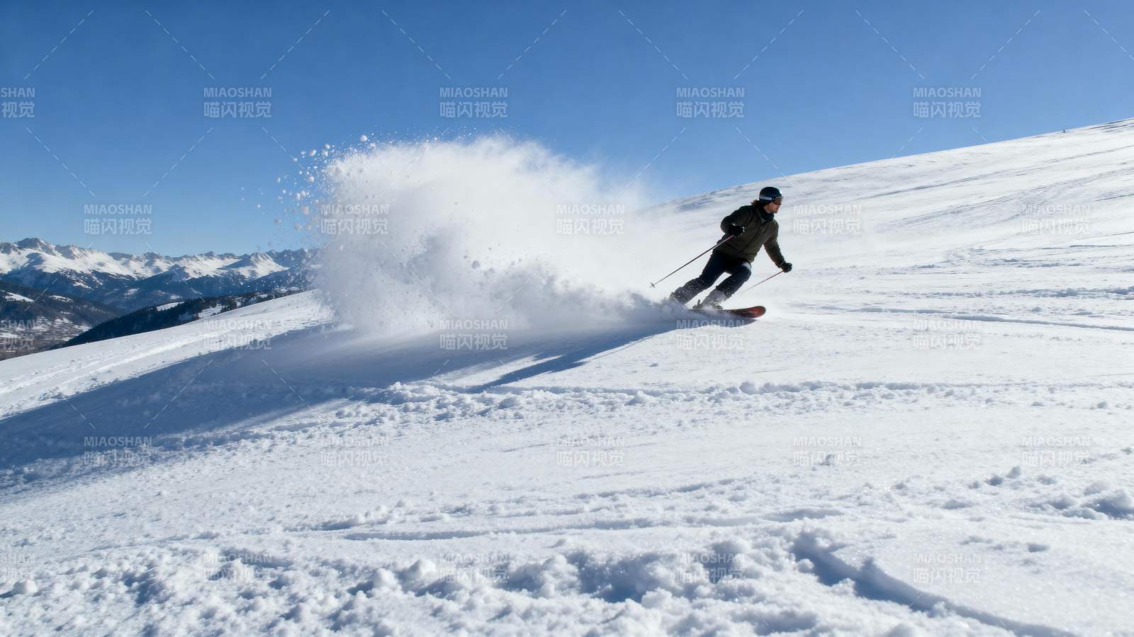 雪地疾驰 尽享滑雪乐趣图片