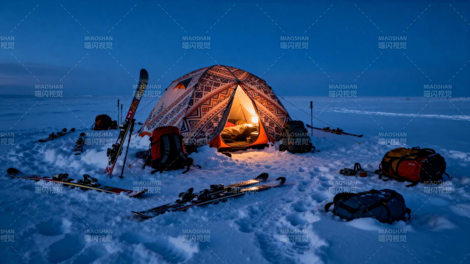 雪地露营夜景图片