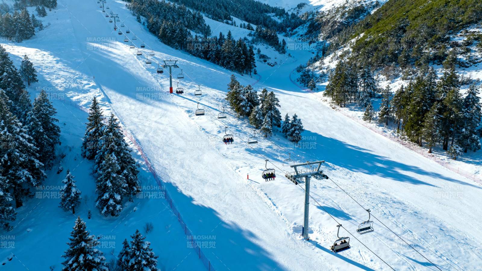 雪岭缆车风光图片