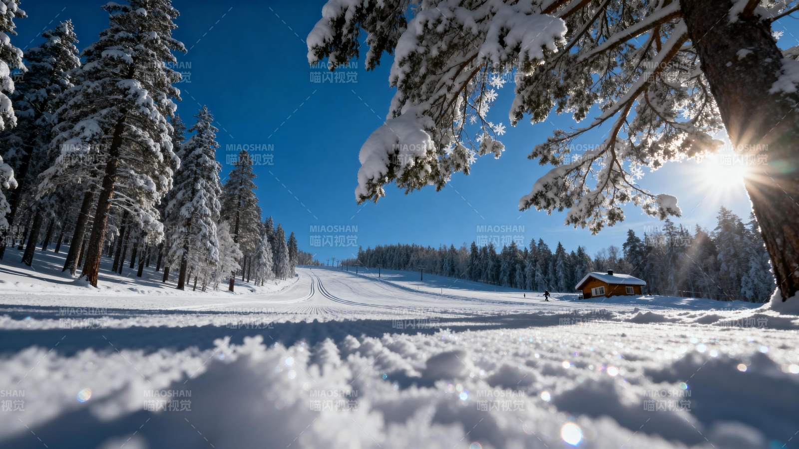 雪景森林小屋图片