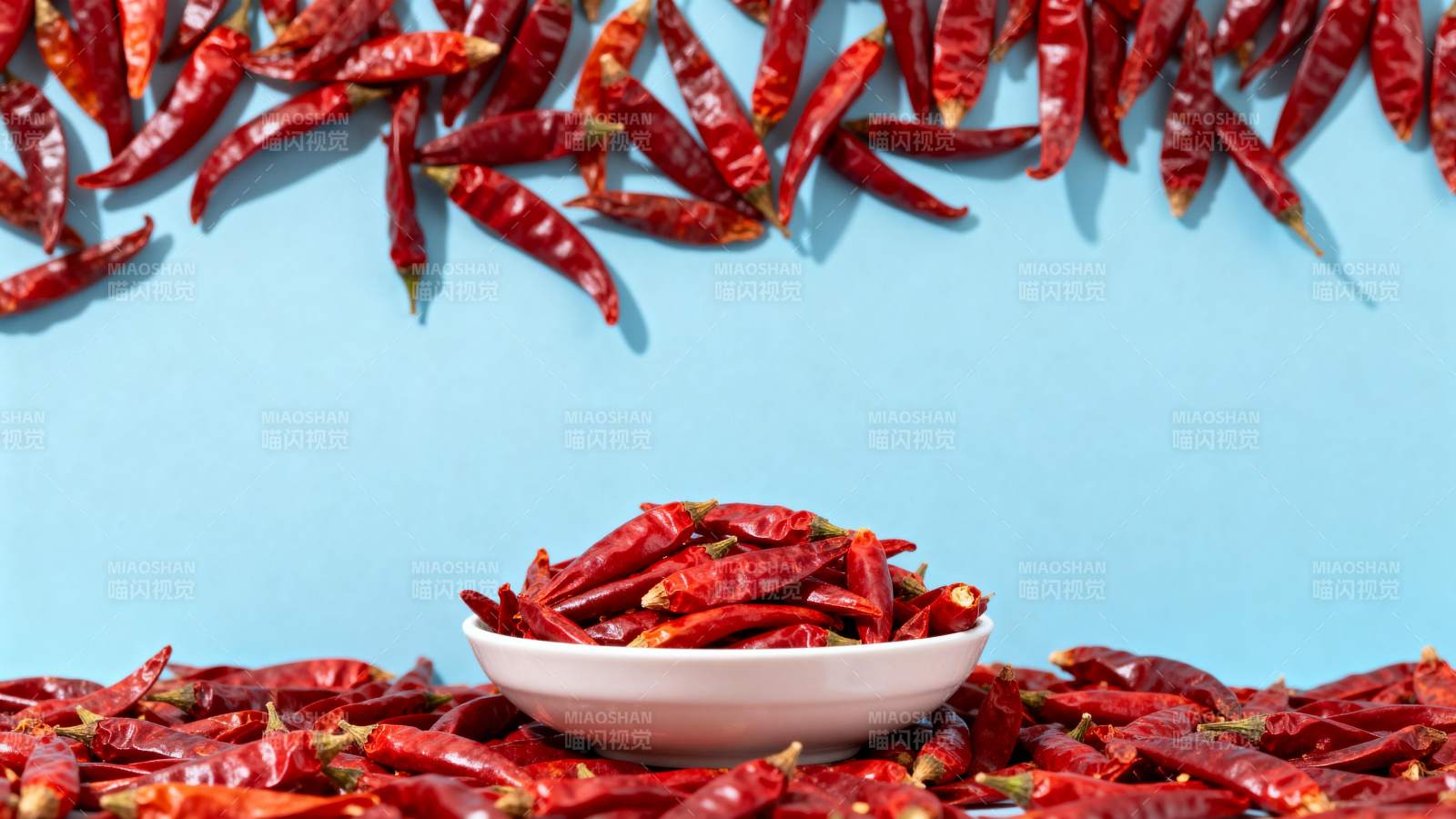 红辣椒堆满碗图片