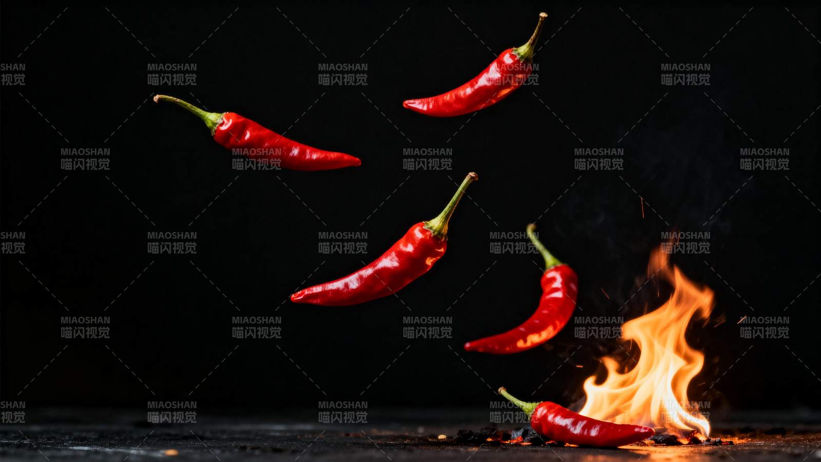 辣椒飞舞火焰中图片
