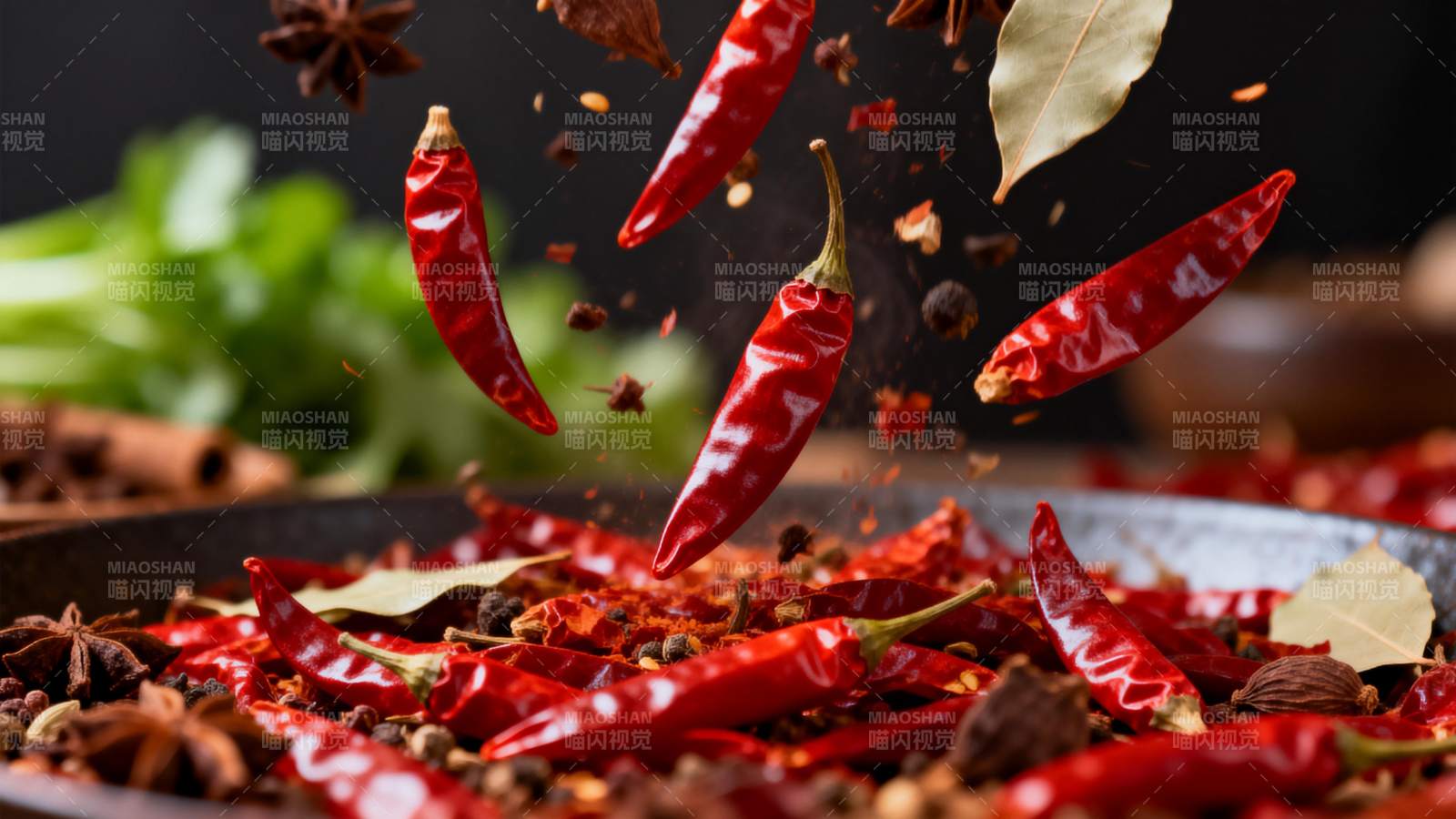 辣椒飞舞 香料四溢图片