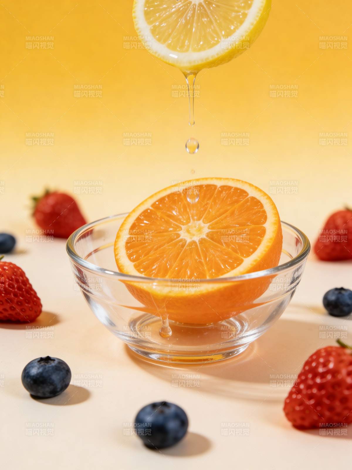 水果汁滴落瞬间图片