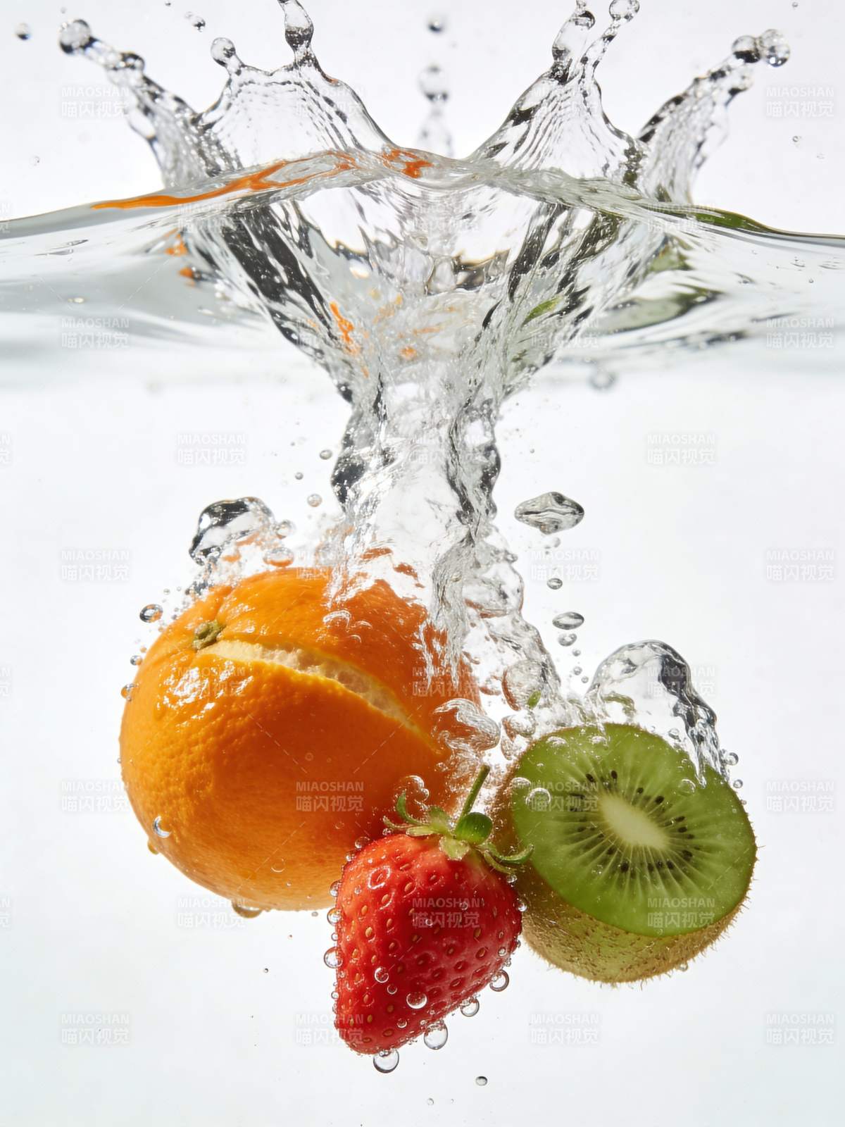 水果入水瞬间图片
