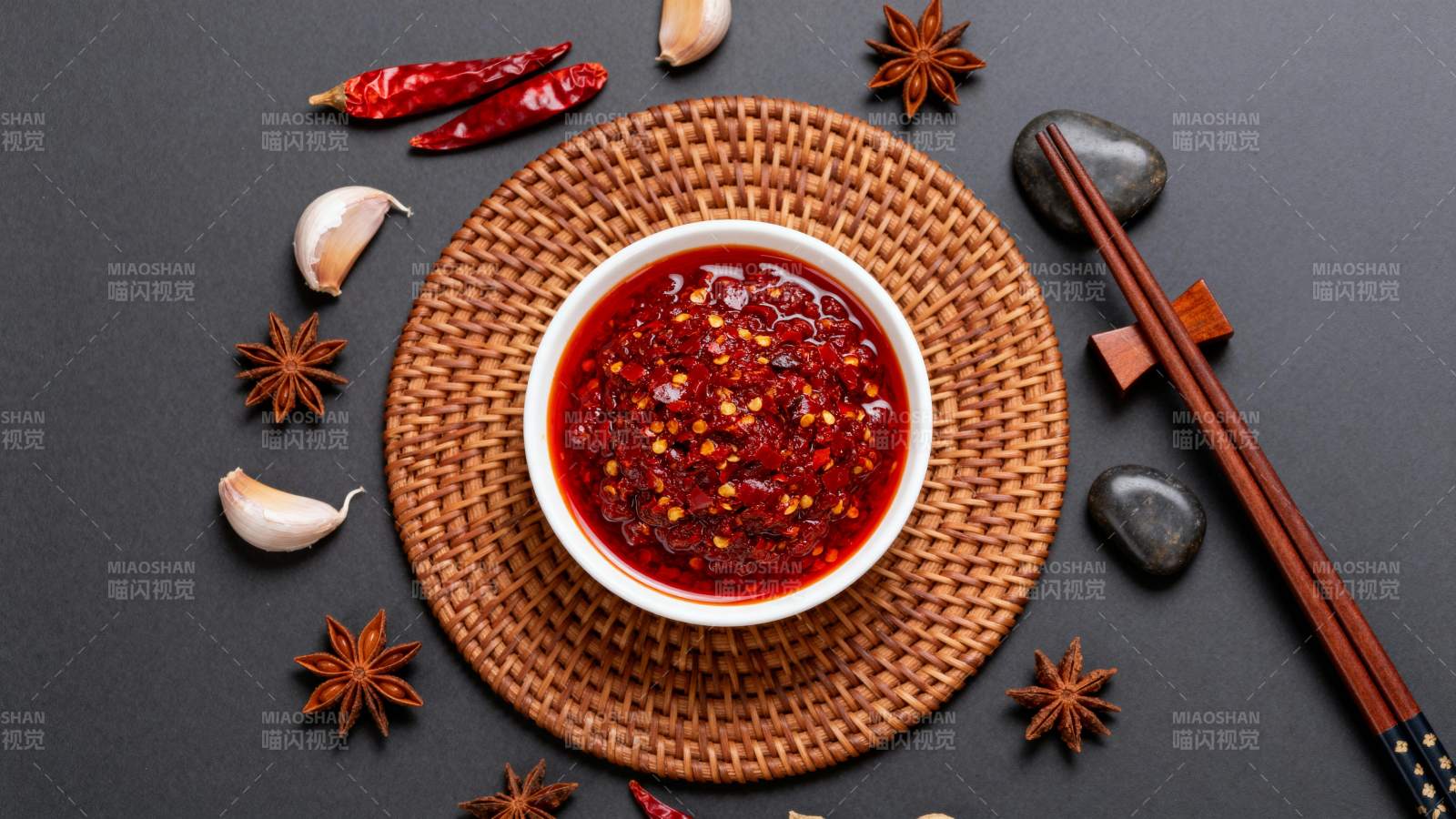 辣酱配香料图片