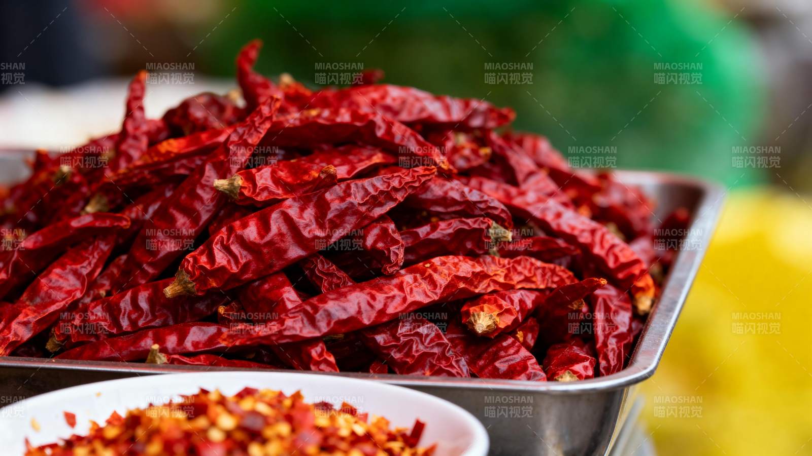 红辣椒堆满盘图片