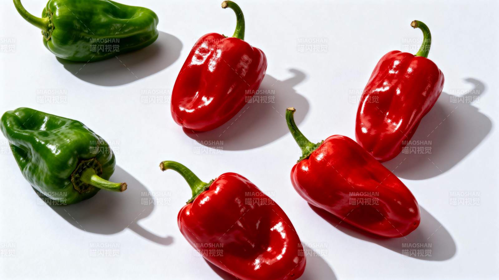 红绿辣椒静物图图片
