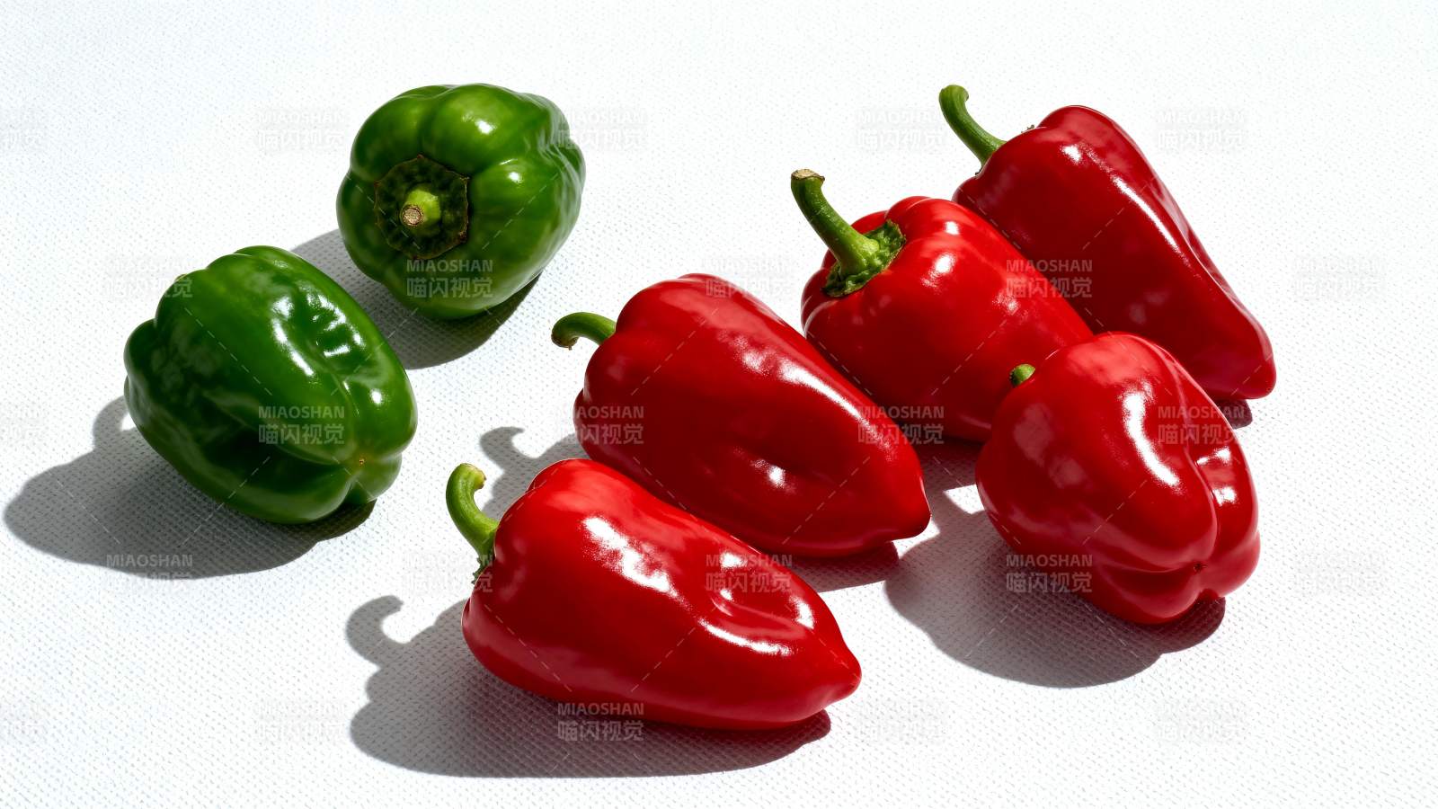 红绿辣椒静物图图片