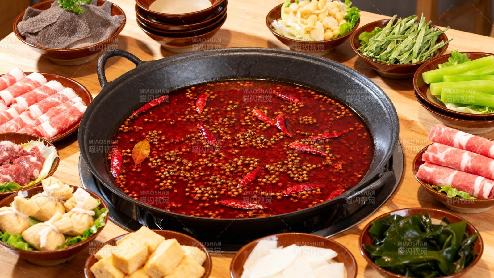 麻辣火锅盛宴图片