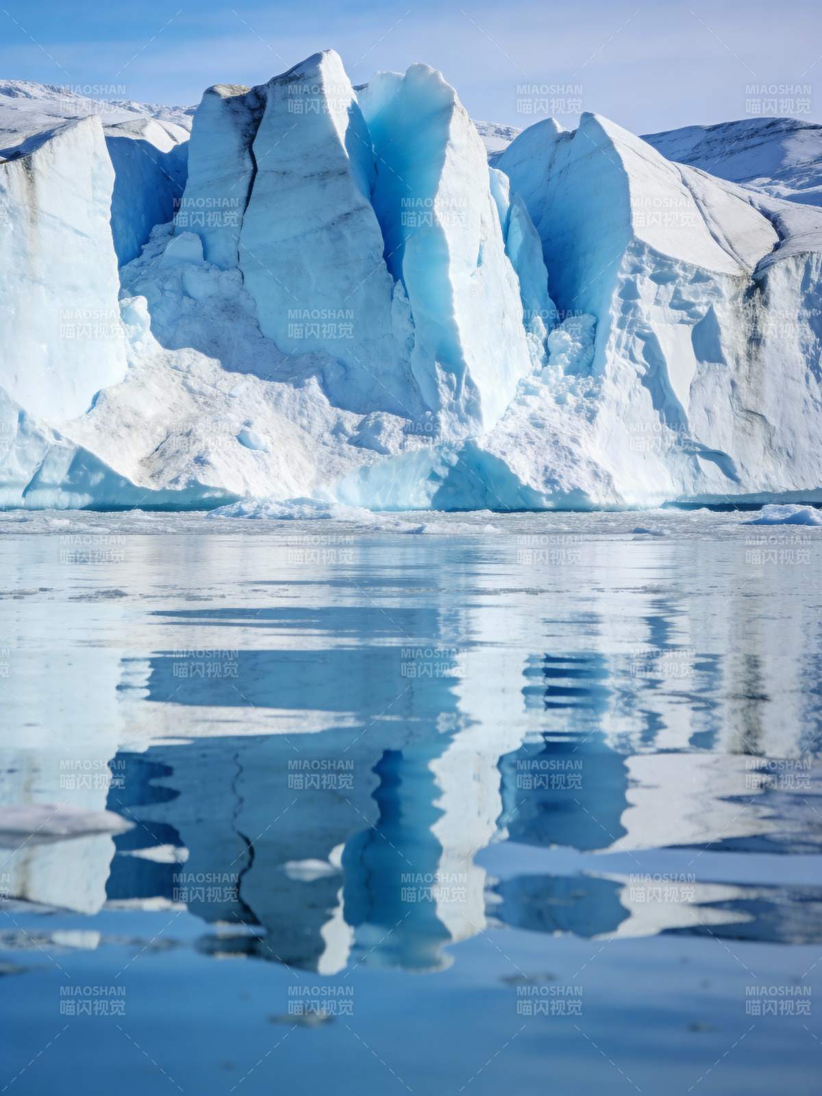 冰川倒影图片