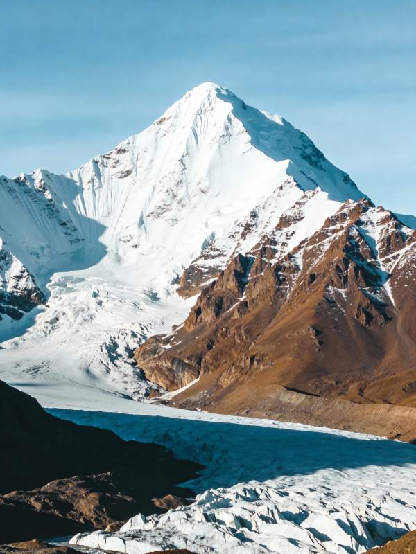 雪山巍峨 冰川静谧图片