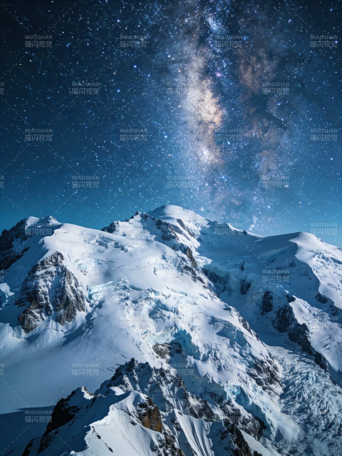 雪山星河夜景图片