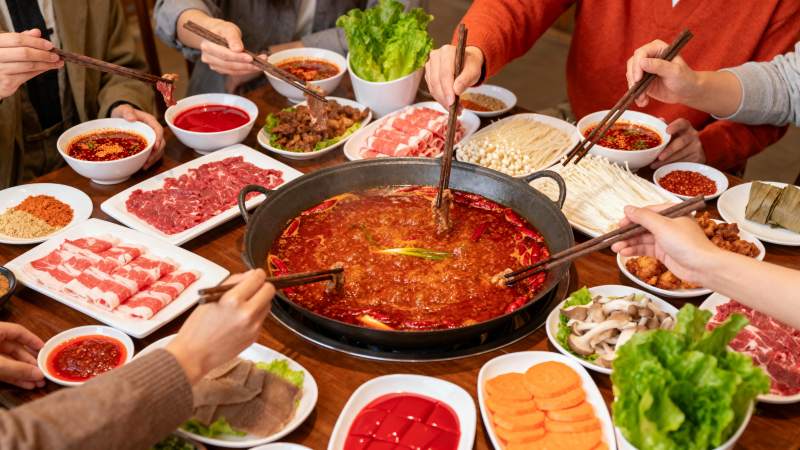 围炉火锅聚餐图图片