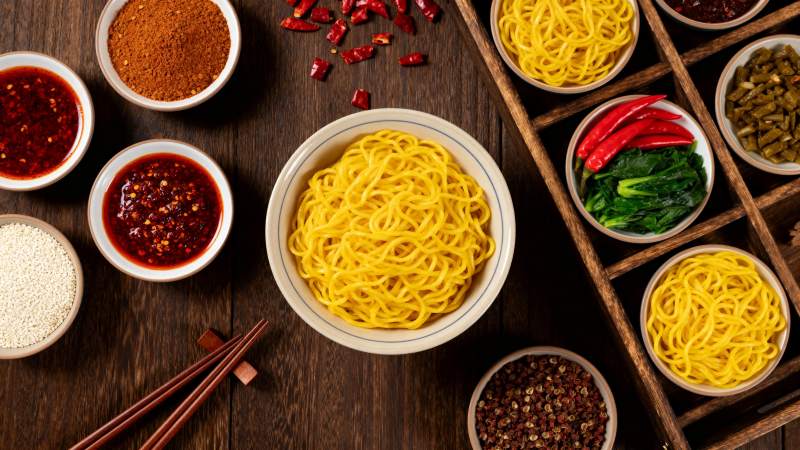 面条配菜调料摆盘图片