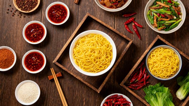 美味面条配菜料图片