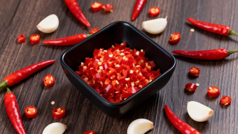 剁椒蒜瓣配红椒图片