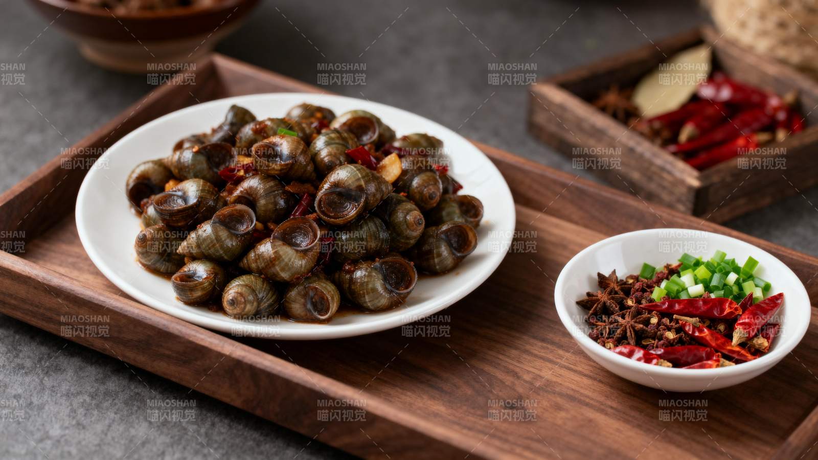 香辣田螺配佐料图片