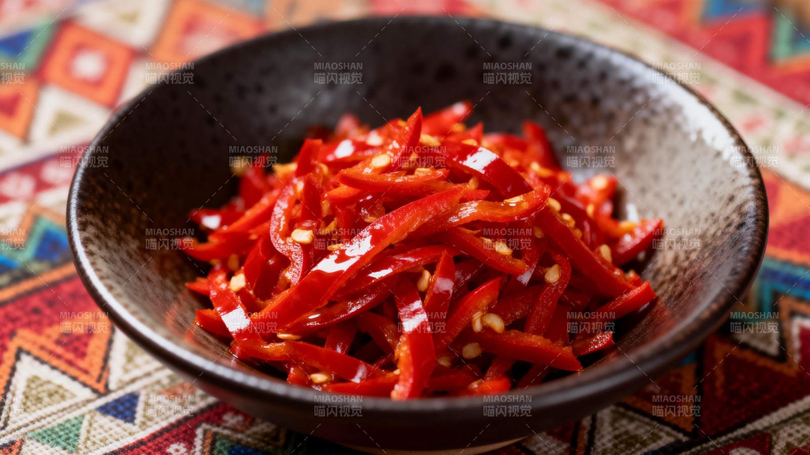 红椒丝拌菜图片