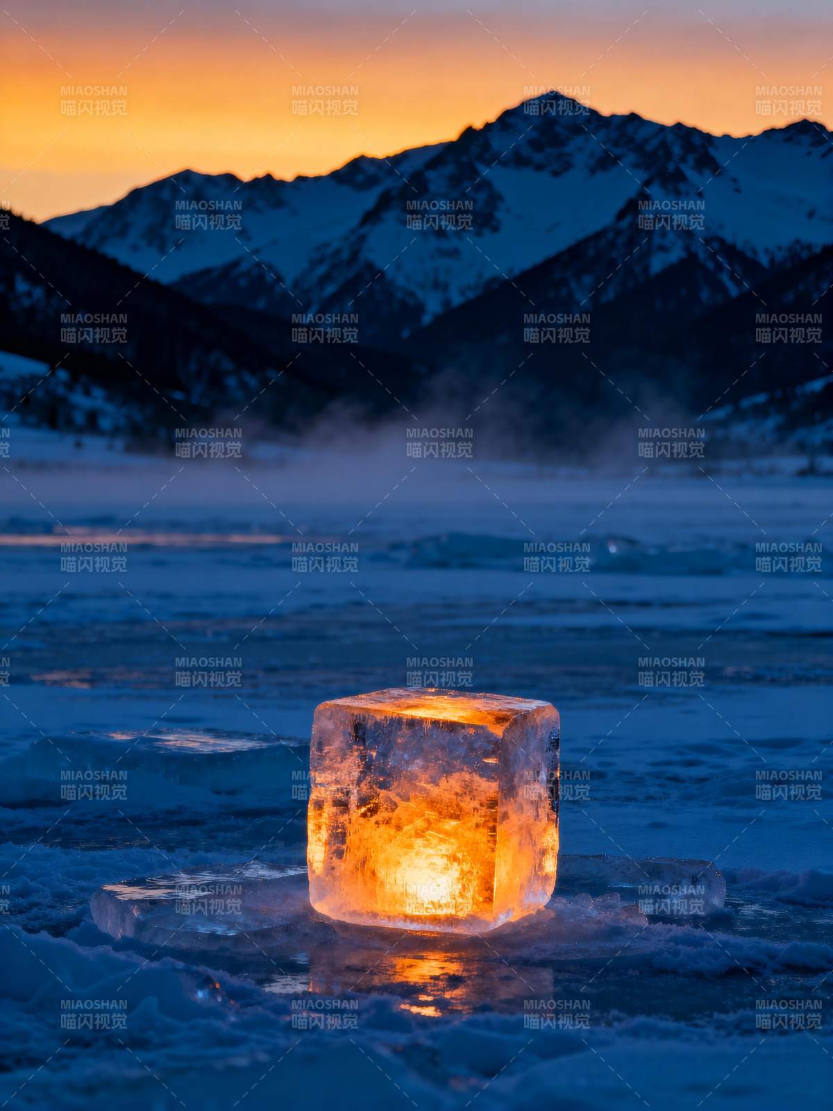 冰立方映雪峰图片