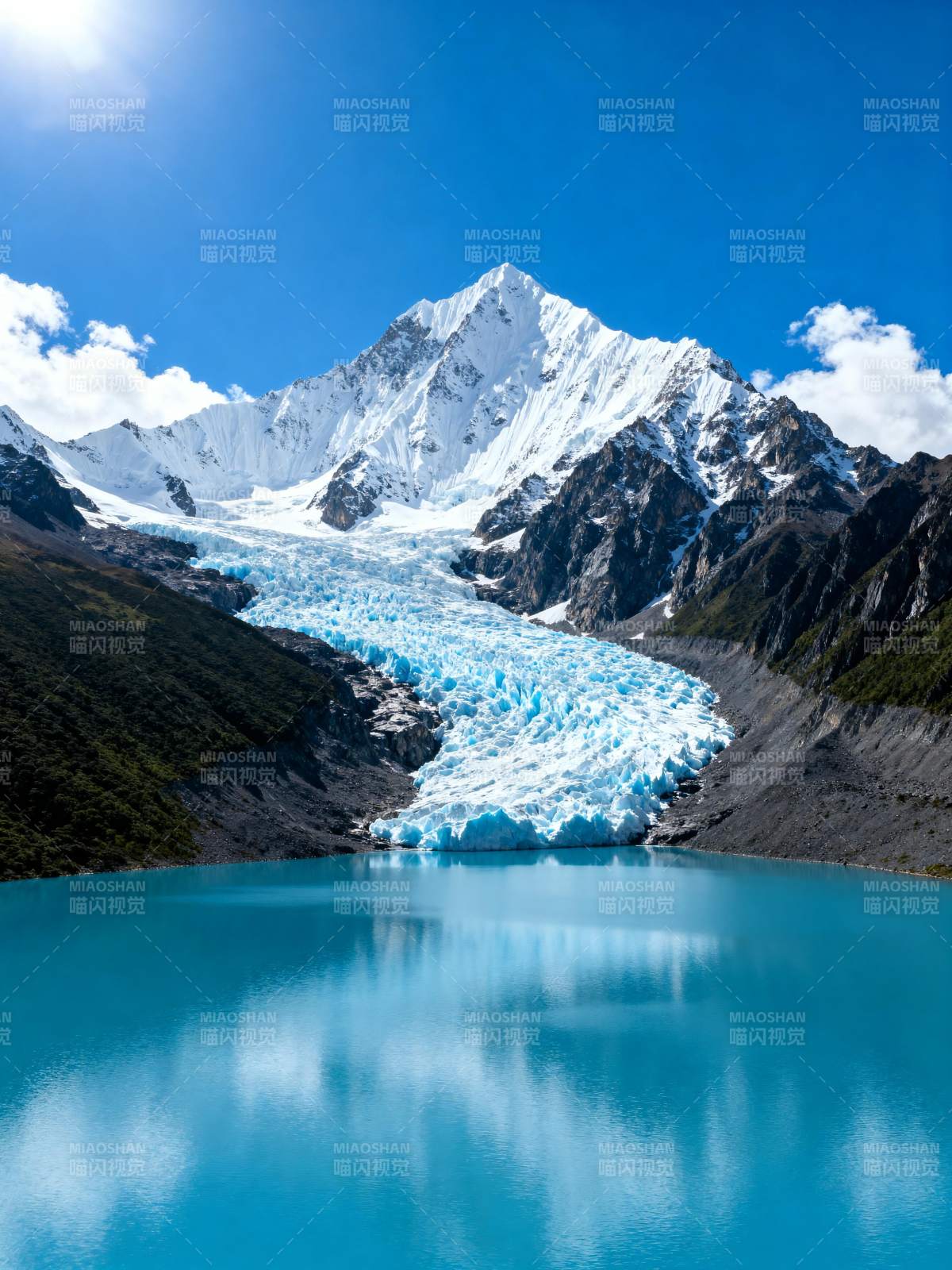 冰川湖映雪山图片