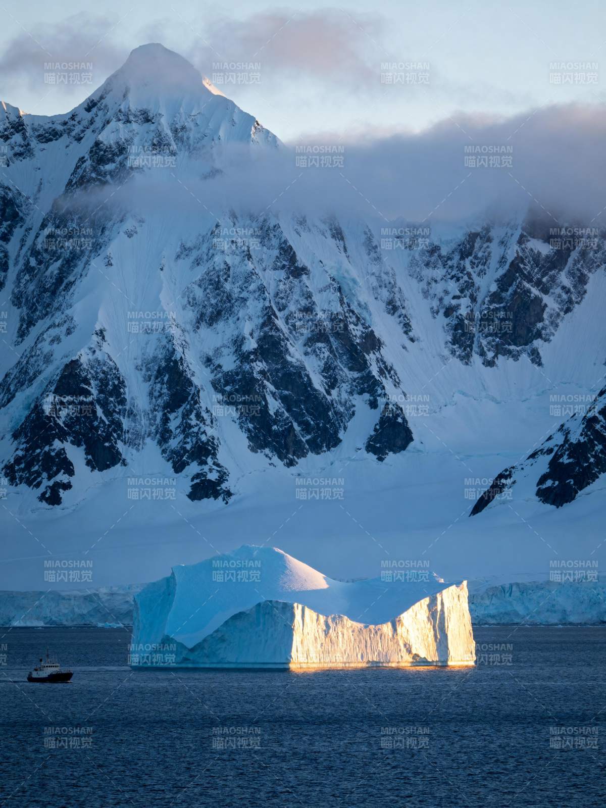 冰山映雪峰图片