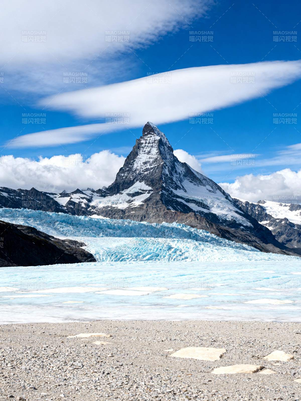 冰川映雪峰图片