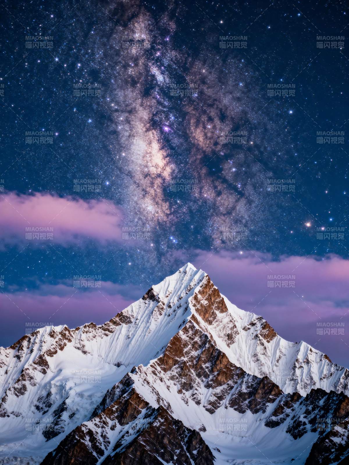 星河映雪峰图片