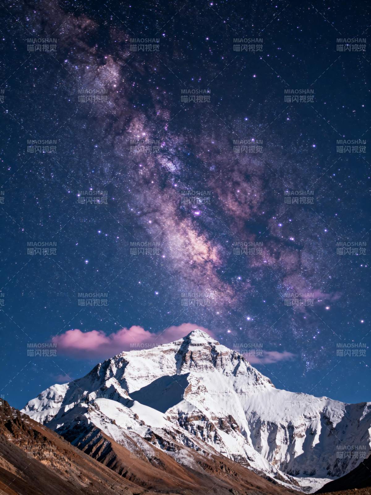 雪山星河夜景图片